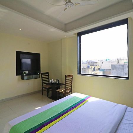Hotel Paragon Suites New Delhi Bagian luar foto