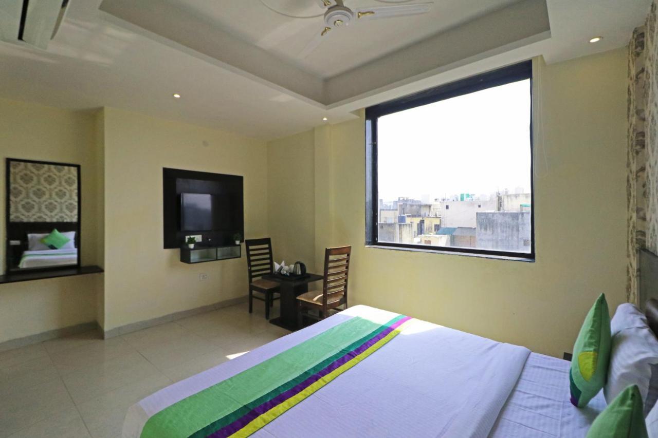 Hotel Paragon Suites New Delhi Bagian luar foto