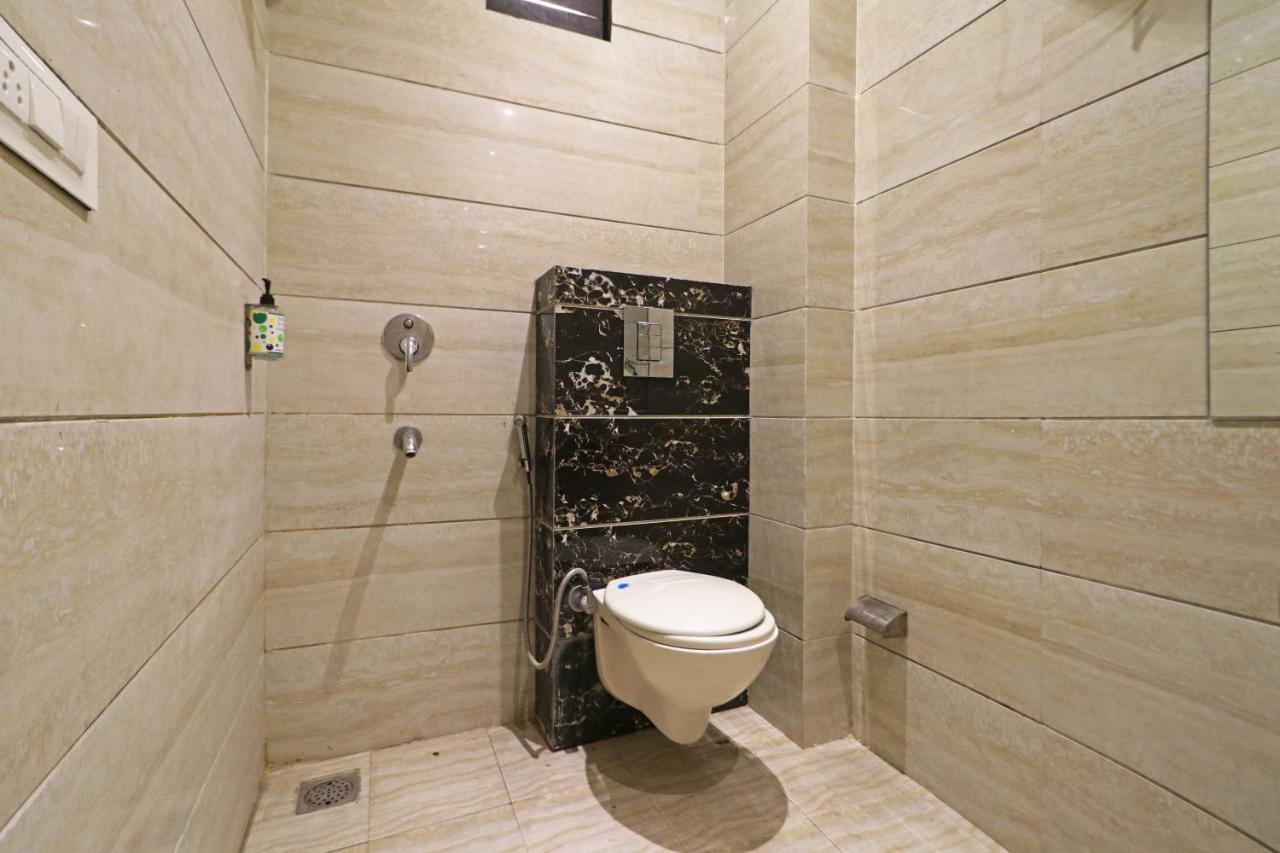 Hotel Paragon Suites New Delhi Bagian luar foto