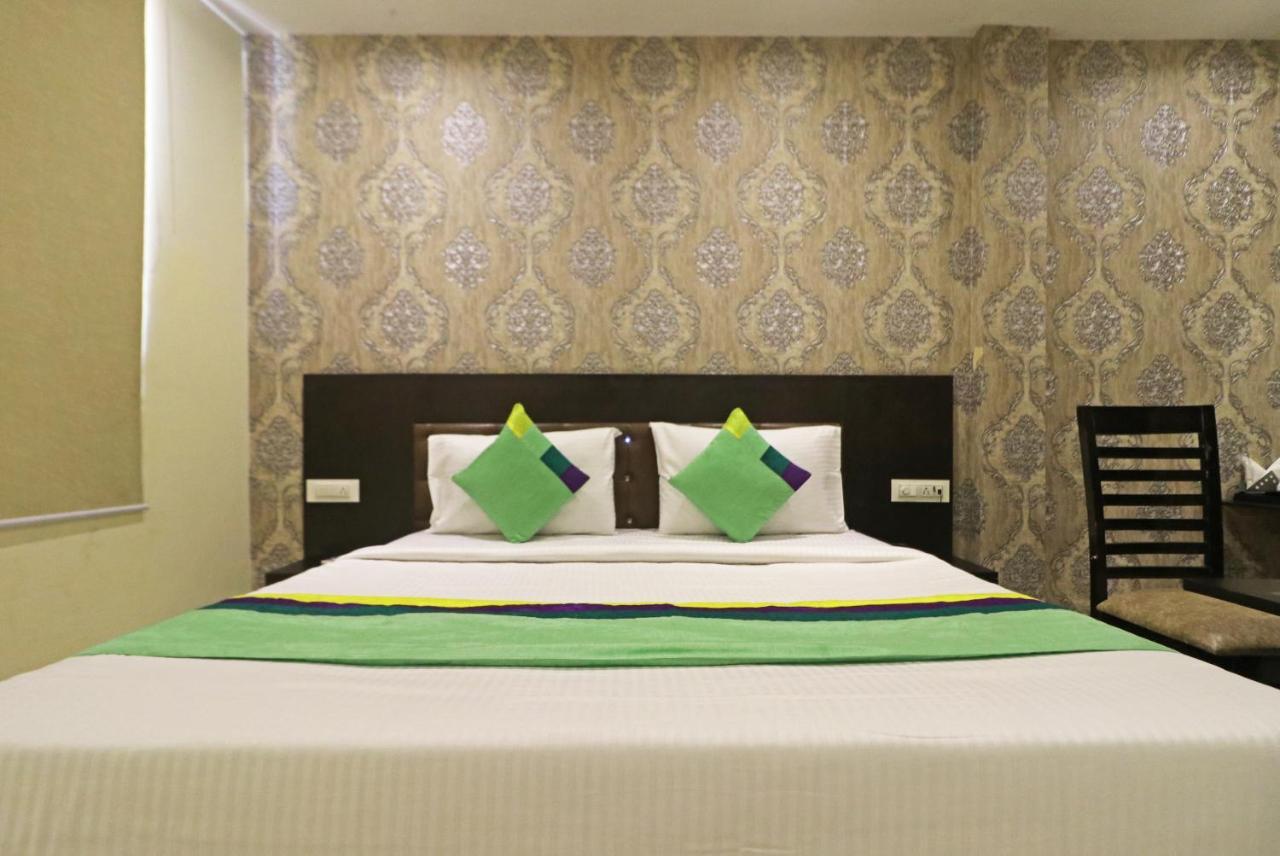 Hotel Paragon Suites New Delhi Bagian luar foto
