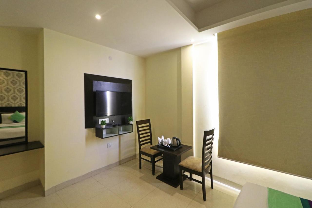 Hotel Paragon Suites New Delhi Bagian luar foto
