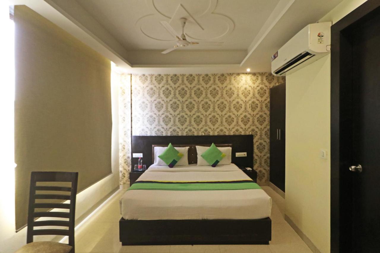 Hotel Paragon Suites New Delhi Bagian luar foto